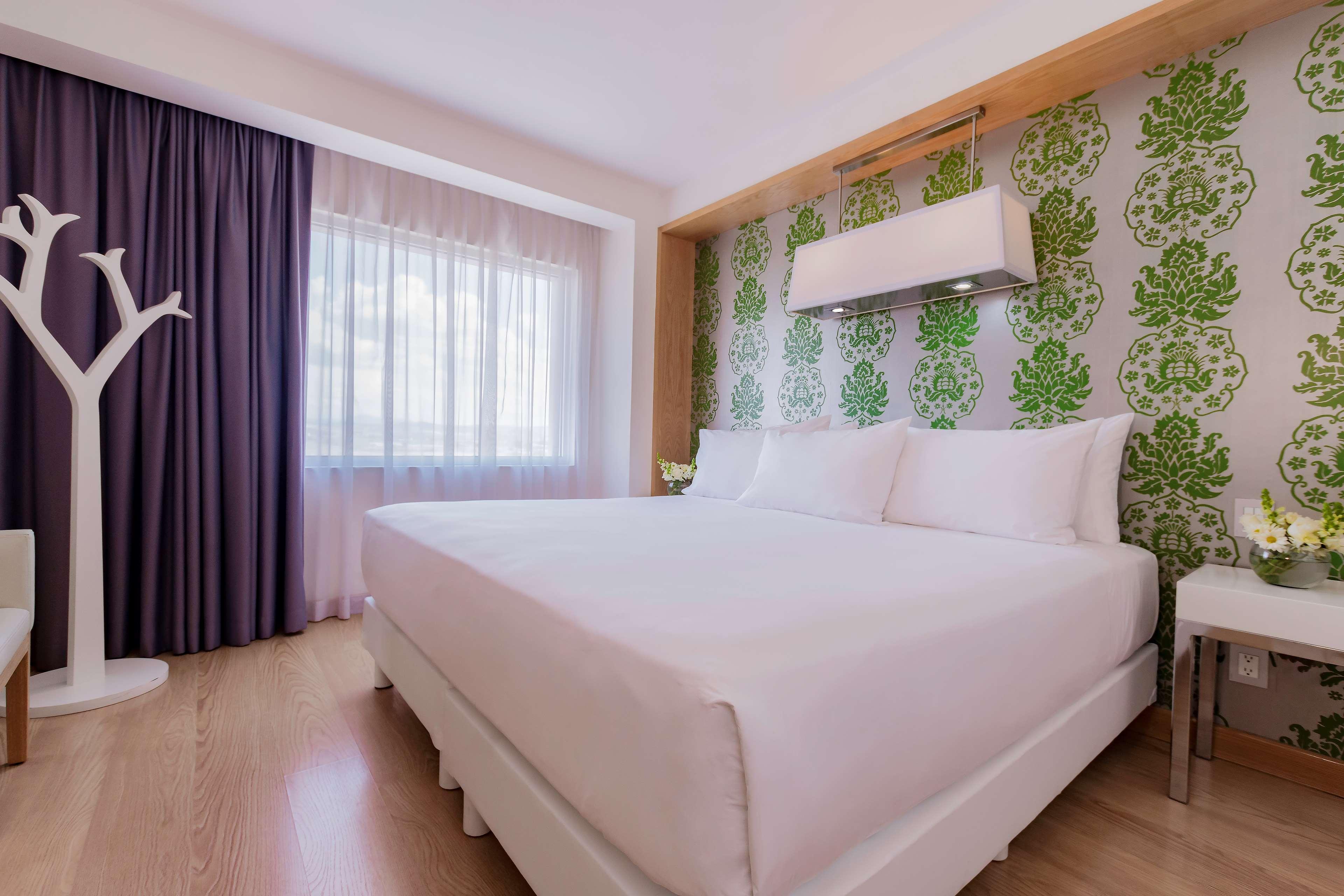 Nh Queretaro Hotel Bagian luar foto